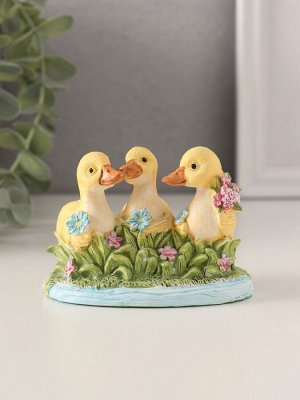 Фигурка полистоун «Утята в пруду с цветами», 9x5.5x6.5 см