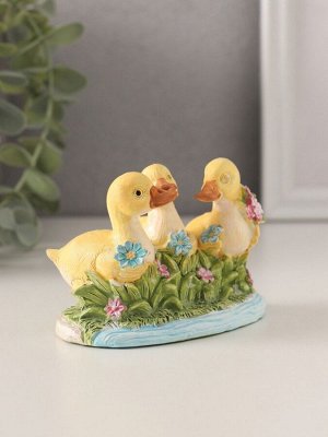 Фигурка полистоун «Утята в пруду с цветами», 9x5.5x6.5 см