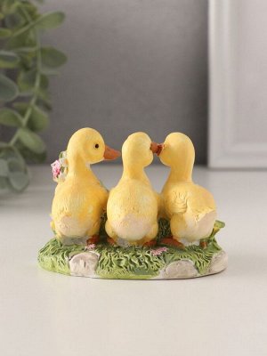 Фигурка полистоун «Утята в пруду с цветами», 9x5.5x6.5 см