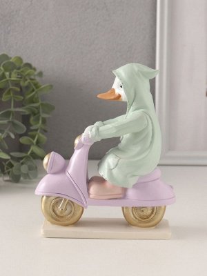 Фигурка полистоун «Утка в зелёном дождевике на мопеде», 13x5.5x16 см