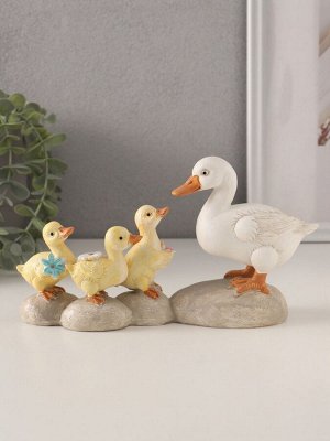 Фигурка полистоун «Уточка с утятами на камешках», 21x6.5x11 см