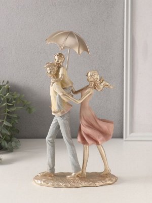 Фигурка «Папа, мама, я: прогулка под зонтом», полистоун, жёлто-розовый, 17.5x8.5x27/31 см