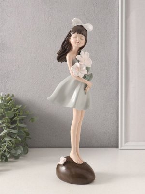Фигурка «Девушка с белыми цветами в руках», полистоун, 9.2x9.1x33.8 см