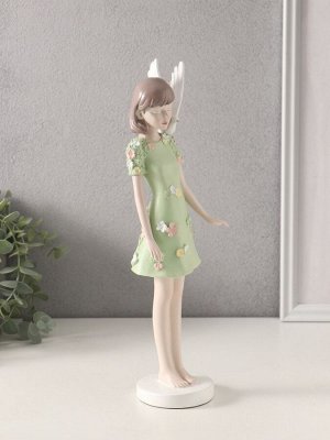 Фигурка «Девочка с белым голубем на плече», полистоун, 11x9.5x32.5 см