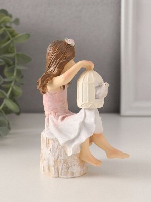 Фигурка полистоун «Девочка с клеткой и птицей, на камне», 9x6.5x12.5 см