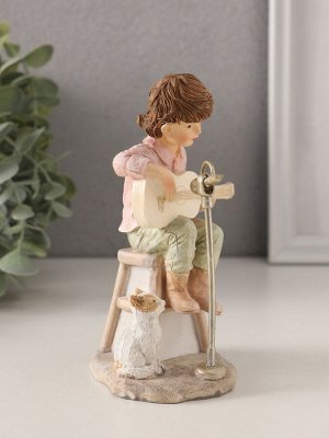 Фигурка полистоун «Мальчишка играет на гитаре, с котёнком», 8x8x13.5 см
