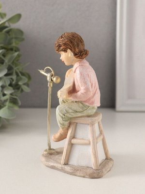 Фигурка полистоун «Мальчишка играет на гитаре, с котёнком», 8x8x13.5 см
