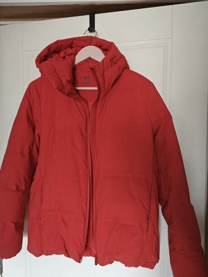 Яркий пуховик Uniqlo