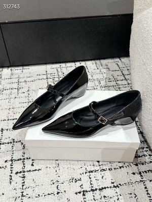Туфли женские на танкетке кожаные