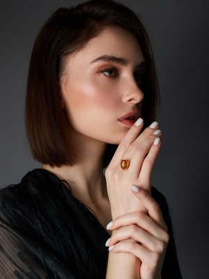 Кольцо из янтаря золотисто-лимонного цвета «Селена»