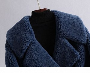 Пальто Пальто, оформленное воротником с лацканами, овечья шерсть/полиэстер. Размер (обхват груди, длина рукава, длина изделия, см): S (114,46,91), M (118,47,92), L (122,48,93)