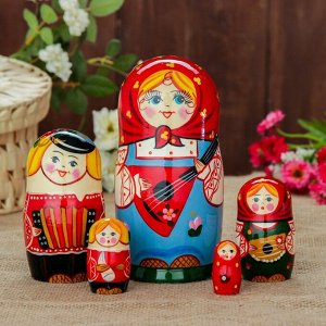 Матрёшка «Балалайка», красный платок, 7 кукольная, 17 см, микс