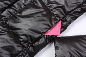 Куртка Куртка женская с поясом и с высоким объемным воротником. Свободный силуэт можно сделать
изящнее, затянув поясом. По всей поверхности куртки классическая крупная
прострочка. Достоинствами этой с