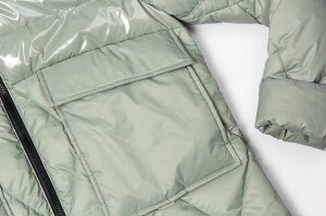 Куртка Касательно коротких курток можно сказать лишь одно - они
универсальные, практичные, легкие и удобные в носке. Модель привлекает
к себе внимание сочетанием тканей разных фактур, матовой и блестя