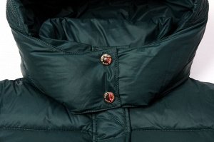 Пальто Стеганое зимнее пальто твердо заняло позиции в зимнем гардеробе. Бренды все чаще выпускают новинки,
которые по стилю больше близки к классическому. Их плюс в том, что такие модели можно сочетат