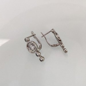 Серьги Вставка: Цирконы
Материал изделия: ювелирный сплав
Размер: 2.2 см
Вид(модель) сережек: Английский замочек

Изысканные серьги с элегантными цирконами, созданные из гипоаллергенного ювелирного 