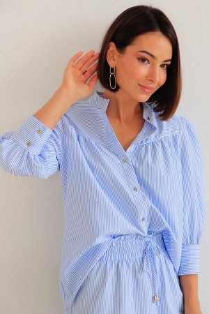 Костюм с юбкой в голубую полоску