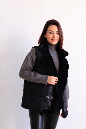 Жилет + ДЛИНА: 67 (+-3) см.
+ СОСТАВ: ПЭ 100%; подклад: ПЭ 100%; утеплитель: 150 г/м
+ ПАРАМЕТРЫ МОДЕЛИ: 81/60/91, рост модели 165 см.
+ ОБРАЗЕЦ НА МОДЕЛИ: 44
