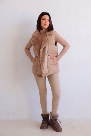 Жилет + ДЛИНА: 65 (+-3) см.
+ СОСТАВ: ПЭ 100%; подклад: ПЭ 100%; утеплитель: 150 г/м
+ ПАРАМЕТРЫ МОДЕЛИ: 81/60/91, рост модели 165 см.
+ ОБРАЗЕЦ НА МОДЕЛИ: 42