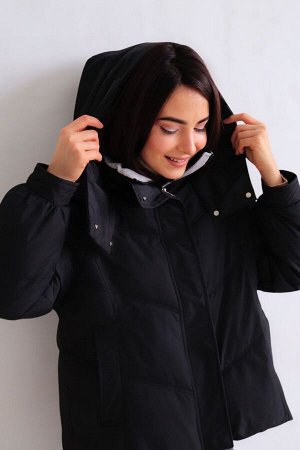 Куртка + ДЛИНА: 60 (+-3) см.
+ СОСТАВ: ПЭ 100%; подклад: ПЭ 100%; утеплитель: 150 г/м
+ ПАРАМЕТРЫ МОДЕЛИ: 81/60/91, рост модели 165 см.
+ ОБРАЗЕЦ НА МОДЕЛИ: 44-46