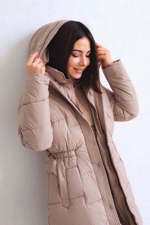 Пальто + ДЛИНА: 101 (+-3) см.
+ СОСТАВ: ПЭ 100%; подклад: ПЭ 100%; утеплитель: 150 г/м
+ ПАРАМЕТРЫ МОДЕЛИ: 81/60/91, рост модели 165 см.
+ ОБРАЗЕЦ НА МОДЕЛИ: 42