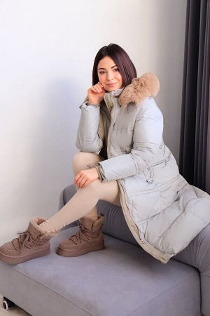 Пуховик + ДЛИНА: 96 (+-3) см.
+ СОСТАВ: ПЭ 100%; подклад: ПЭ 100%; утеплитель: 200 г/м
+ ПАРАМЕТРЫ МОДЕЛИ: 81/60/91, рост модели 165 см.
+ ОБРАЗЕЦ НА МОДЕЛИ: 42