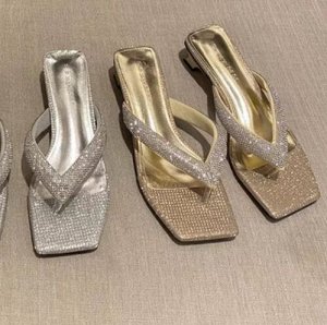 Босоножки со стразами на каблуке, золото