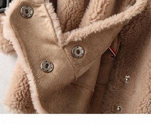 Пальто Пальто, оформленное длинными рукавами и карманами, овечья шерсть/полиэстер. Размер (обхват груди, длина рукава, длина изделия, см): S (118,43,75), M (122,44,76), L (126,45,77)
