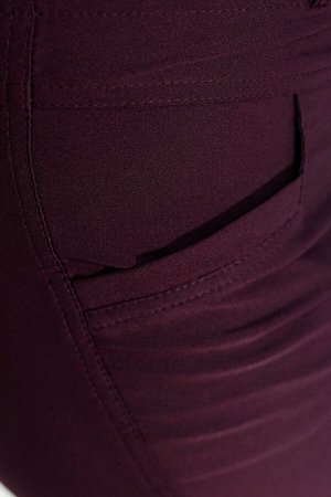 Брюки-7171 Модель брюк: Дудочки; Материал: Искусственный шелк;  Фасон: Брюки
Брюки 7/8 Лайт баклажан
Однотонные брюки-стрейч отлично подойдут для повседневного гардероба. Модель отлично сидит за счет 