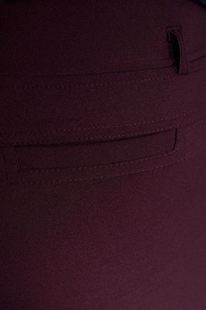Брюки-7171 Модель брюк: Дудочки; Материал: Искусственный шелк;  Фасон: Брюки
Брюки 7/8 Лайт баклажан
Однотонные брюки-стрейч отлично подойдут для повседневного гардероба. Модель отлично сидит за счет 