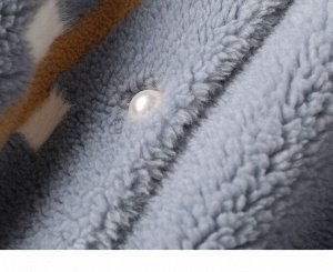 Куртка Куртка, оформленная длинными рукавами, овечья шерсть/полиэстер. Размер (обхват груди, длина рукава, длина изделия, см): S (112,50,57), M (116,51,58), L (120,52,59)