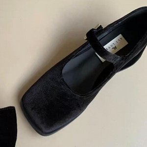 Туфли из иск.замши на толстом каблуке с металлической пряжкой, черные
