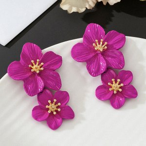 Серьги Эта стильная качественная бижутерия, которая точно не останется незамеченной! Сочетание геометрических форм и различных материалов создает идеальное сочетание элегантности и смелости.
Украшения