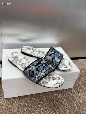 Шлепанцы женские