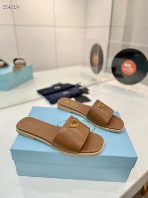 Шлепанцы женские кожаные