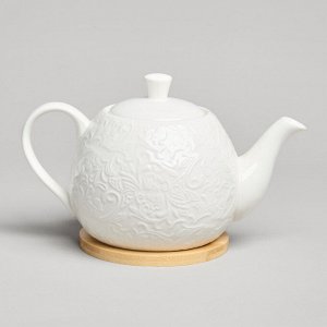 Фарфоровый чайник LEFARD MUSE с бамбуковой подставкой, 900 мл — изысканный рельефный дизайн, белоснежный фарфор, 1 шт.