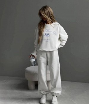 Костюм женский  спортивный