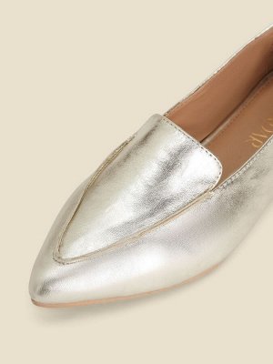 Бренд Sosandar Золотые туфли-лоферы Sosandar с острым носком (Sosandar Gold Pointed Toe Loafers) Ваша универсальная обувь на все времена года, классические лоферы без застежек, подчеркивающие образ де