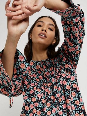 Черное мини-платье River Island с цветочным принтом и завязкой на шее