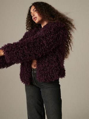 Короткая куртка из искусственного меха цвета бордо