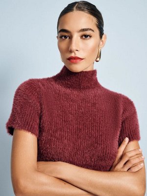 Red Berry - мягкий на ощупь пушистый вязаный джемпер с короткими рукавами