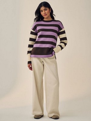 Purple Stripe — компактный, уютный джемпер с круглым вырезом и разрезами по бокам