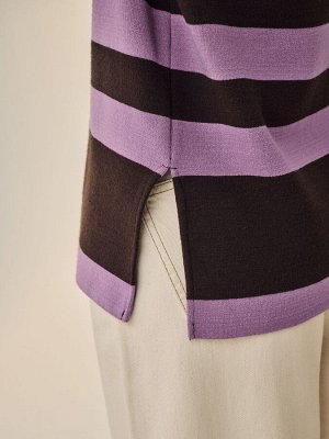 Purple Stripe — компактный, уютный джемпер с круглым вырезом и разрезами по бокам
