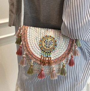 Женская сумка с кисточками в стиле бохо, розовая
