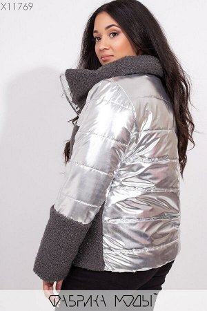 Куртка прямого кроя из серебряной плащевки на молнии с объемным воротом со вставками из букле X11769