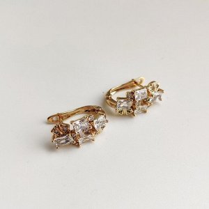 Серьги Вставка: Цирконы
Материал изделия: ювелирный сплав
Размер: - 1.7 см
Вид(модель) сережек: Английский замочек

Красивые серьги  с благородными цирконами изготовлены из специального гипоаллерген