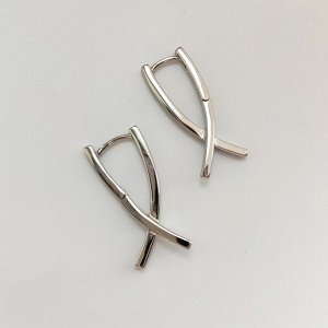 Серьги Вставка: Без вставок
Материал изделия: ювелирный сплав
Размер: 3 см
Вид(модель) сережек: Английский замочек

Изысканные серьги созданные из гипоаллергенного ювелирного сплава, станут великоле