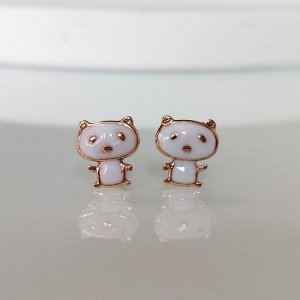 Серьги Вставка: Белая эмаль
Материал изделия: ювелирный сплав
Размер: 0.7 см
Вид(модель) сережек: Гвоздики

Изысканные серьги созданные из гипоаллергенного ювелирного сплава, станут великолепным доп