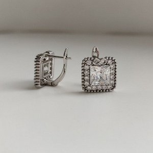 Серьги Вставка: Цирконы
Материал изделия: ювелирный сплав
Размер: 1.2 см
Вид(модель) сережек: Английский замочек

Изысканные серьги созданные из гипоаллергенного ювелирного сплава, станут великолепн