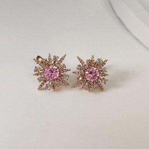 Серьги Вставка: Циркон
Материал изделия: ювелирный сплав
Размер: - 2 см
Вид(модель) сережек: Английский замочек

Красивые серьги  с благородными цирконами изготовлены из специального гипоаллергенног